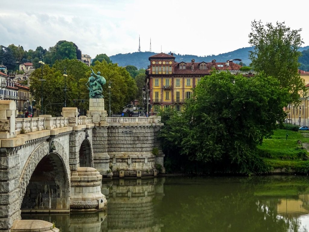 Skala muzyczna: rodzaje, budowa i różnice. Przewodnik po skalach dla wokalistów